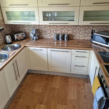 Lovely 2 Bedroom Serviced Apartment With Parking Mansfield Bagian luar foto