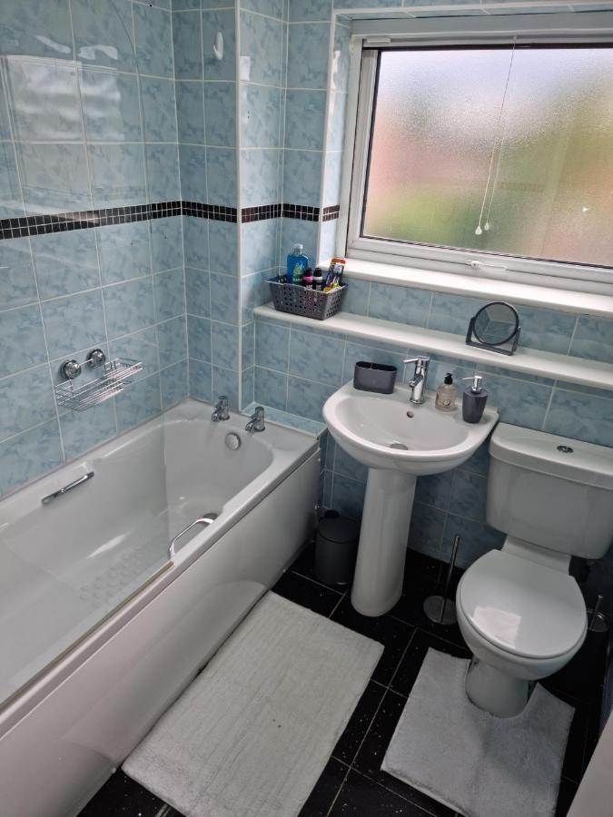 Lovely 2 Bedroom Serviced Apartment With Parking Mansfield Bagian luar foto